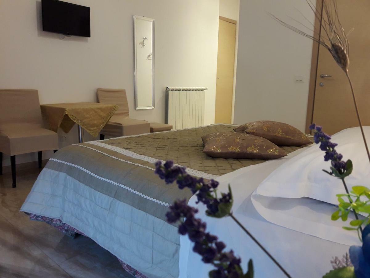 Affittacamere Sorrento Ventimiglia Bagian luar foto